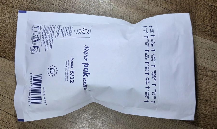 Zaklejona koperta bąbelkowa gotowa do nadania
